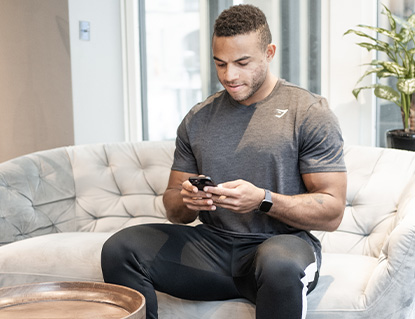 Dein Coach ist Montag bis Freitag im Chat der App für dich da.